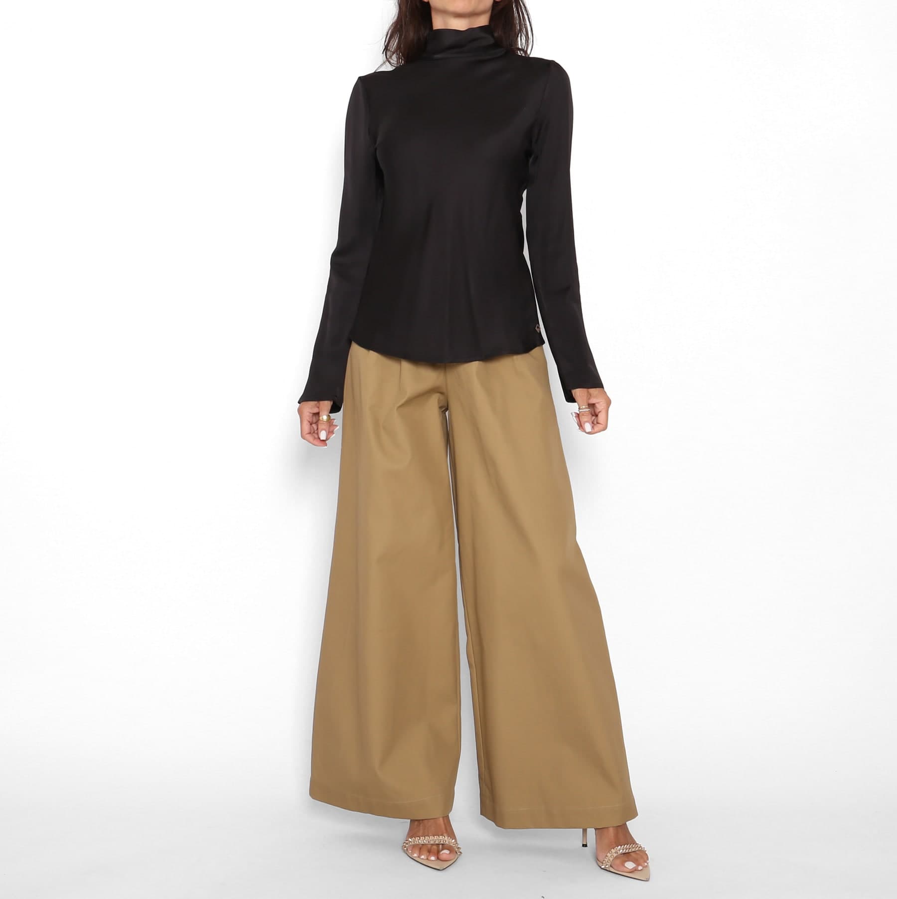 Blusa Cuello Alto Negra — foto 3