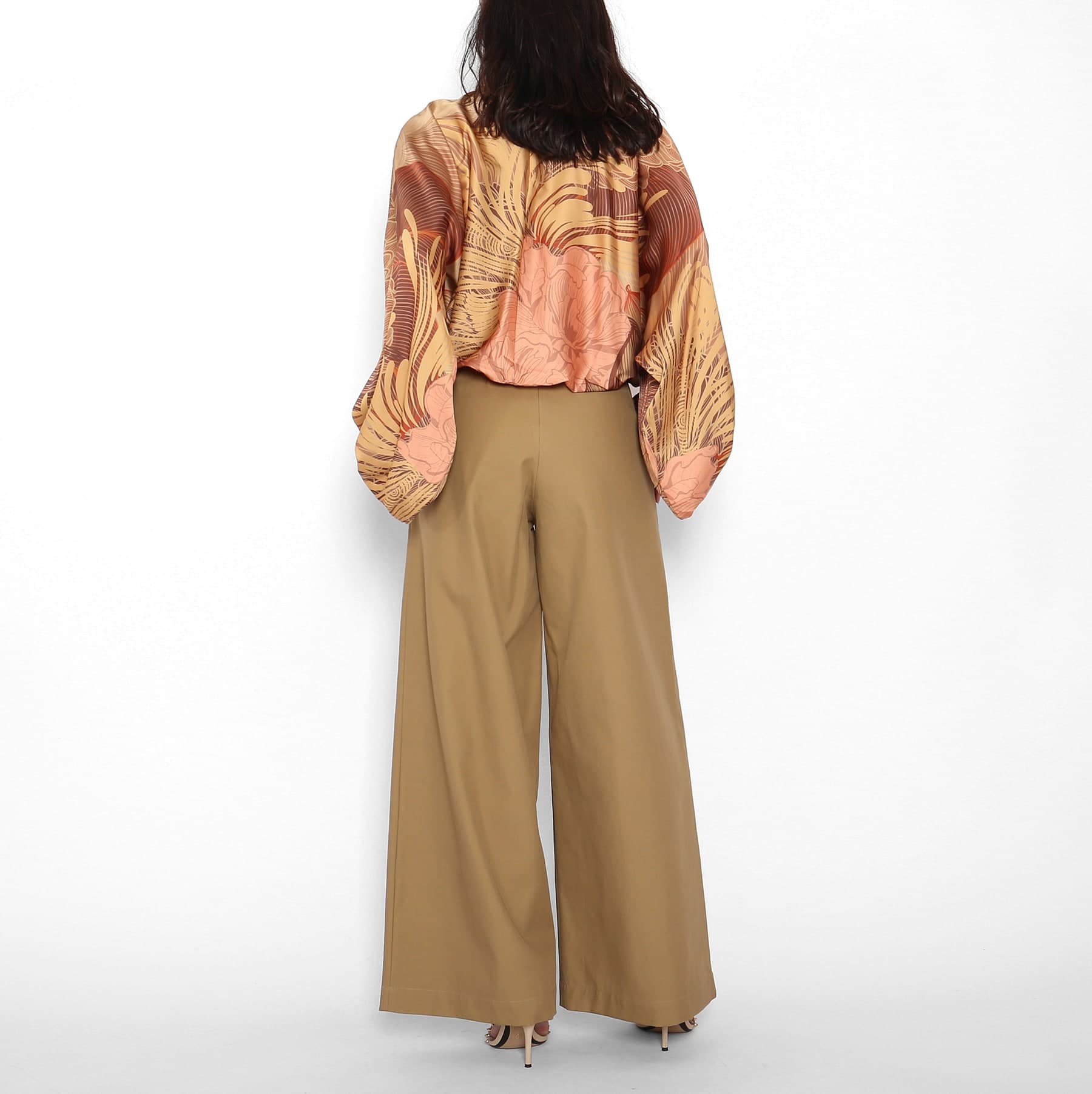 Pantalón Gabardina Camel — foto 2