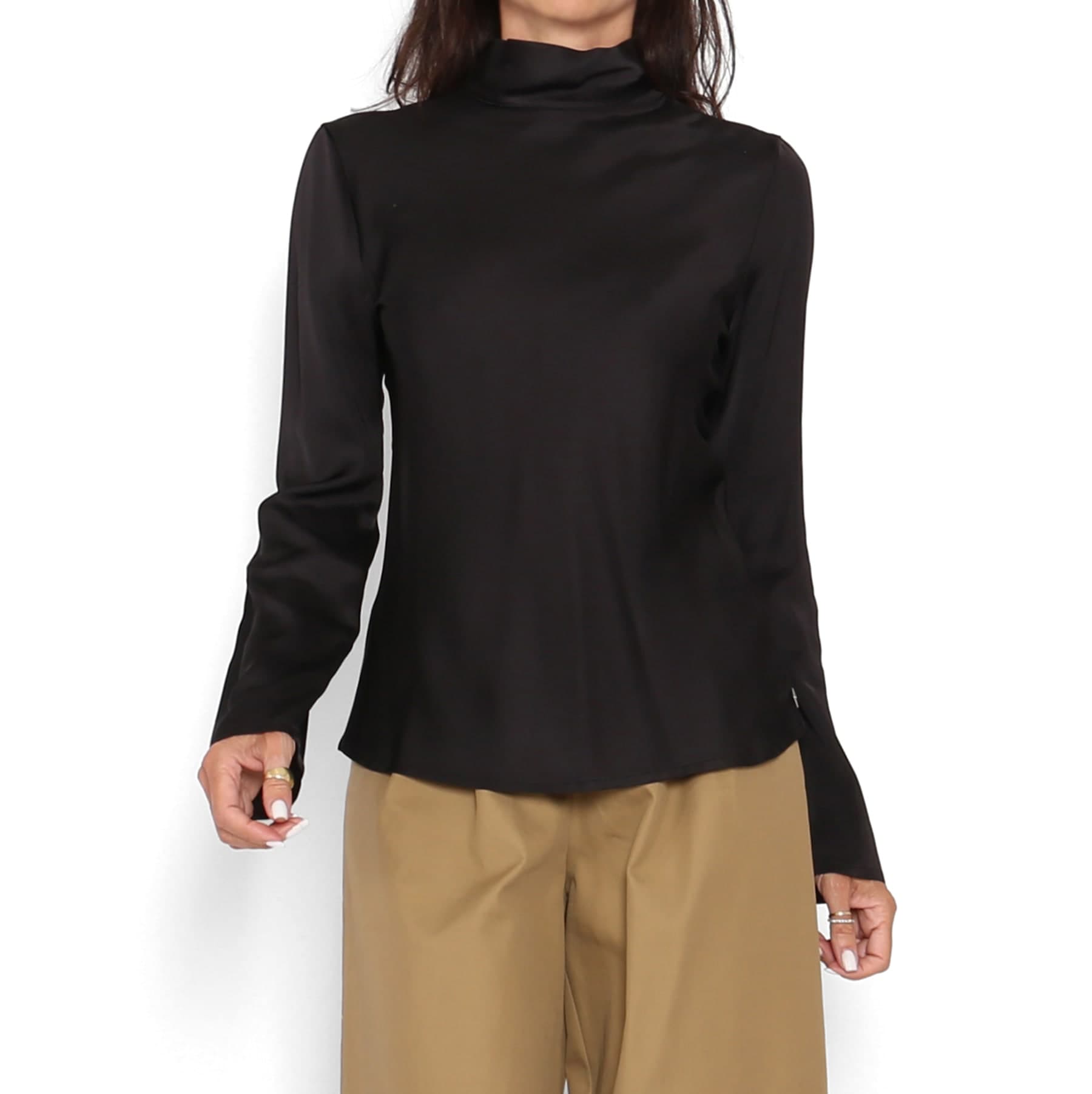 Blusa Cuello Alto Negra